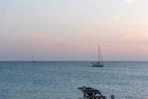 Boote Im Wunderbaren Sonnenuntergang Am Strand Von Ses Illetes Auf Der