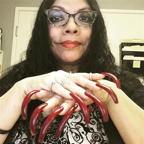 Doreen Galindo No Instagram “👀” Woman With Longest Nails Long