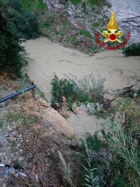 Trapani Maltempo Esonda Fiume Salvate 4 Persone