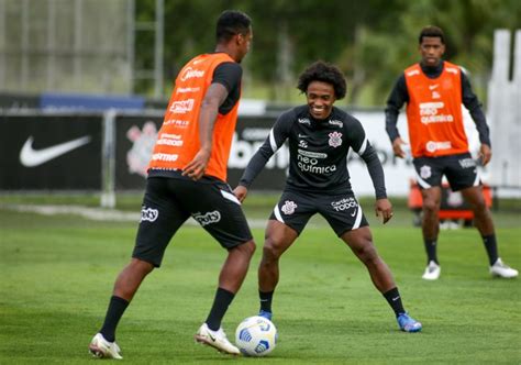 Corinthians realiza último treino para o jogo que terá retorno da Fiel