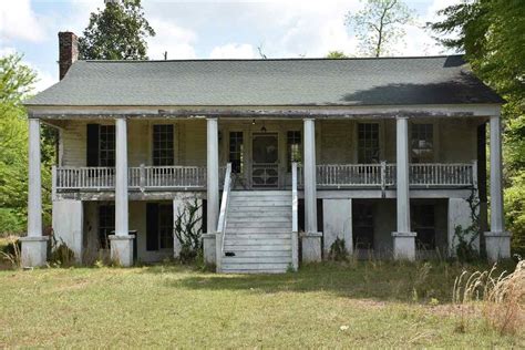 17 Staggering Photos Of Red Doe, An Abandoned Plantation In South Carolina