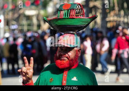 20 dicembre 2023 Sylhet Bangladesh Un venditore di Baloon è venuto in