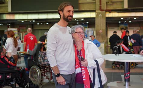 17 Autogrammstunde für FCK Fans mit Handicap FCK DE