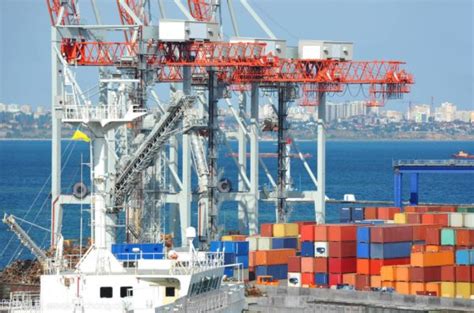 A Quayside Container Gantry Crane For Loading And Unloading Container