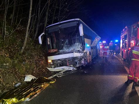 FOTO VIDEO Autocarul TINUȚA care se îndrepta spre Sighet a fost