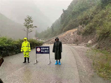 四川绵阳安州暴雨致两处主干道塌方 当地全力抢通 封面新闻