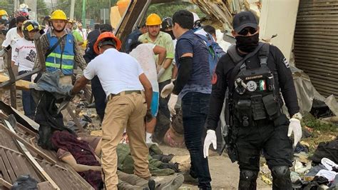 Sube a 55 los migrantes muertos al volcar camión en Chiapas México