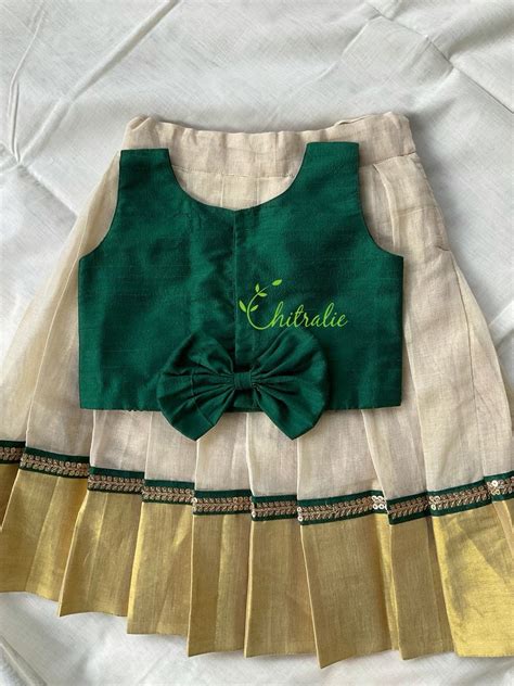 Chemparathi Poovu Handworked Bottle Green Choli With Kerala Handloom