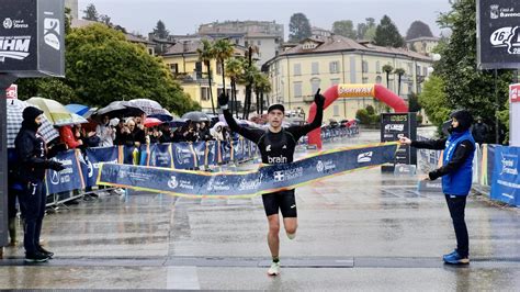 Luca Ronchi Vince In Casa La Mezza Maratona Del Lago Maggiore La Stampa