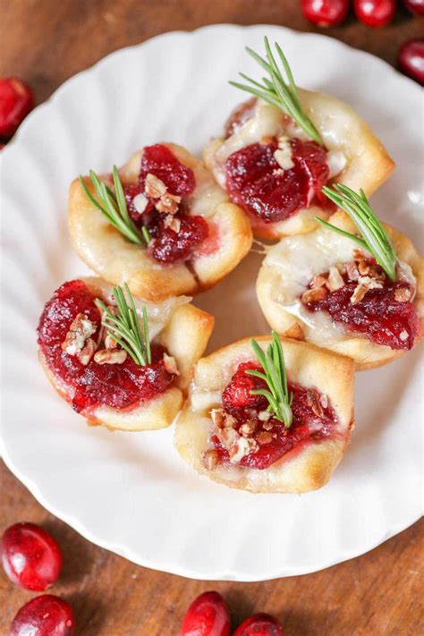 Cranberry Brie Bites {Perfect For Holiday Gatherings!} | Lil' Luna