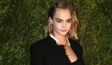 Cara Delevingne Sorprende Con Un Cambio De Look Y Se Pasa Del Rubio Al