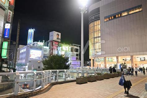 北千住駅西口ペデストリアンデッキの夜景 No 25086683｜写真素材なら「写真ac」無料（フリー）ダウンロードok