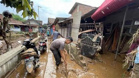 Banjir Bandang Meter Rendam Banjaran Wetan Bandung Kk Terdampak