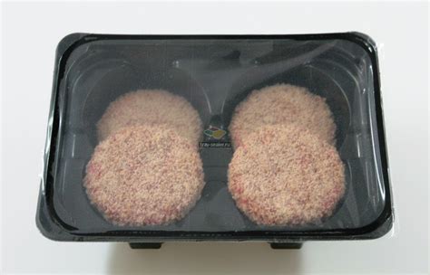 Упаковка котлет в лотки | Запайщики лотков трейсилеры