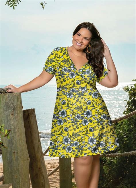 Vestido Floral Amarelo Transpassado Plus Size Marguerite