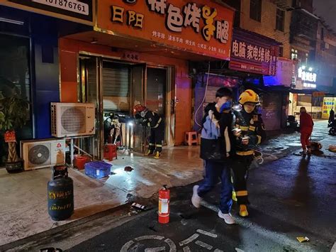 帅！广西一烧烤店凌晨起火，正在吃宵夜的他们“组团”冲了上去 桂林生活网新闻中心