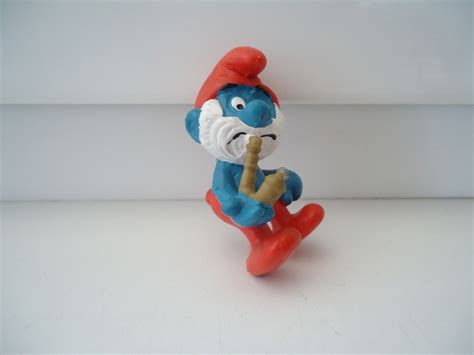 Vintage Smurf Figures: Vintage smurfs PAPA SMURF FIGURE ON ROCKING CHAIR