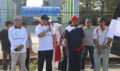 Sekda Mesdiyono Lepas Ribuan Peserta Gerak Jalan Santai Hari Santri