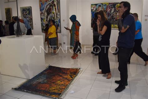 PAMERAN LUKISAN KOMUNITAS BARBARADOZ YOGYAKARTA ANTARA Foto