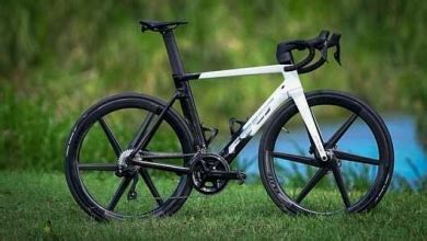 A Felt Aero Road Bike With Six Spoke Carbon Wheels Elitewheels