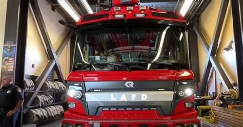 Los Angeles Debuts Americas First Electric Fire Truck The Limited Times