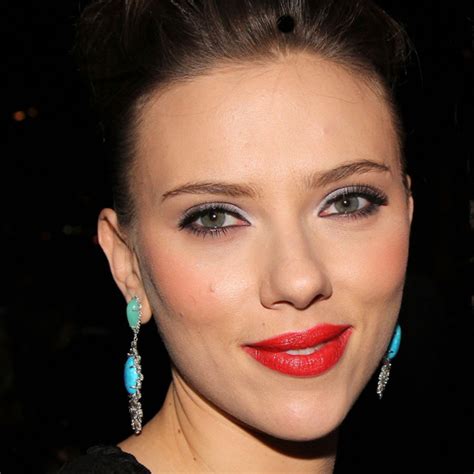 Scarlett Johansson Seduces In Crimson Lips And You Can Too White Eyeliner Flawless Skin