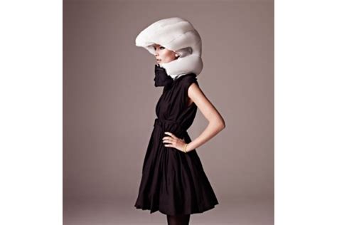 Airbag bike 'helmet' lets you ride safely, lose the helmet hair | Grist