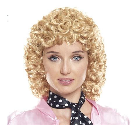 Perruque d actrice blonde courte et bouclée