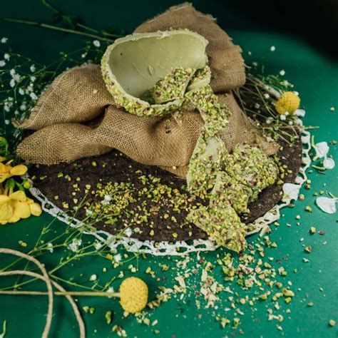 Il Granellato Uovo Di Cioccolato Al Pistacchio Con Granella In