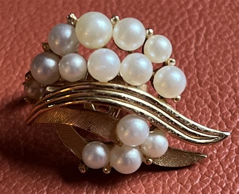 Crown Trifari Brushed Gold Tone Faux Pearls Clip On E Gem