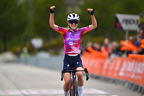 Niamh Fisher Black Conquista Etapa Rainha Da Setmana Ciclista Valenciana