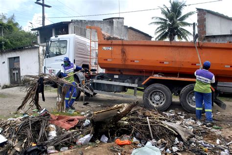 Emlur executa coleta de entulhos em 16 bairros de João Pessoa