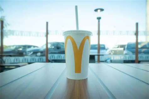 Scientist explains why McDonald's Coke 'tastes better than anywhere else' - Food & Drink - LADbible