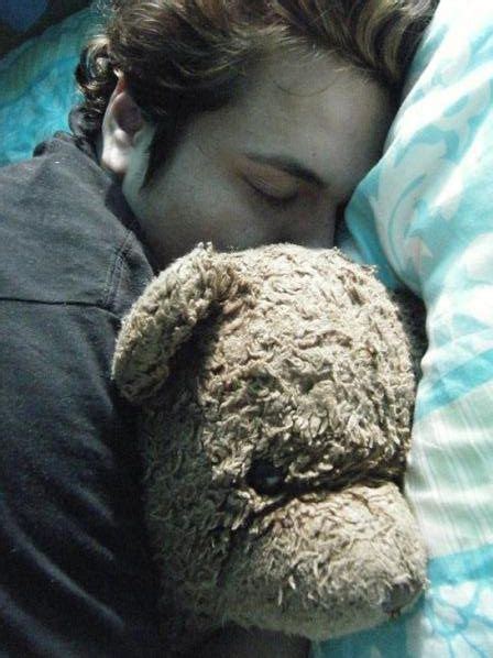 Cute Old Pic Of Rob On The Set Of Twilight Sleeping This Is A Great