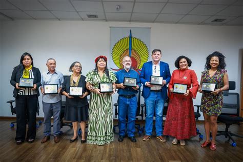 Ao Comemorar 56 Anos Funai Homenageia Servidores Autoridades E