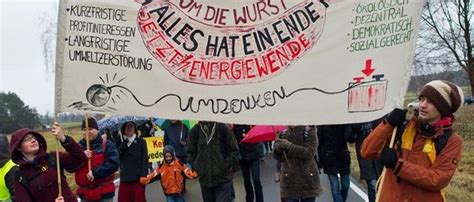 Demo In Atterwasch Braunkohlegegner Protestieren Gegen Neue Tagebaue