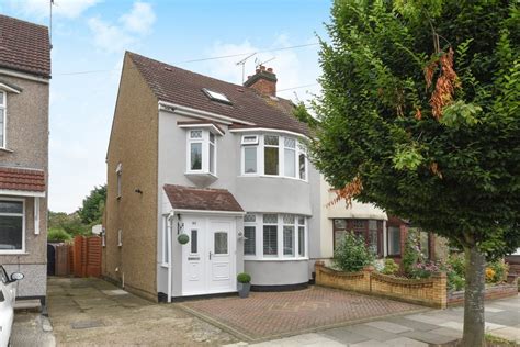 Cambridge Avenue Gidea Park Rm2 Chalk Street Estates