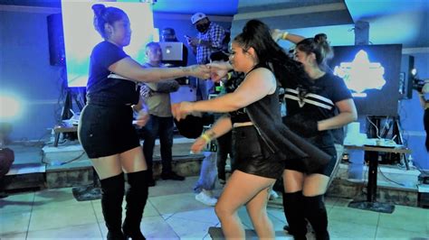 Asi Bailan Dos Ladronas En Coronita Bar Asbury Park Nj Tema De Estreno