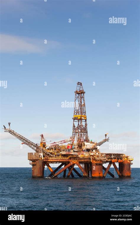 Drilling Rig Land Hi Res Stock Photography And Images Alamy