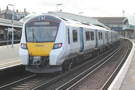 Govia Thameslink 700043 Clapham Junction Station Lon Flickr