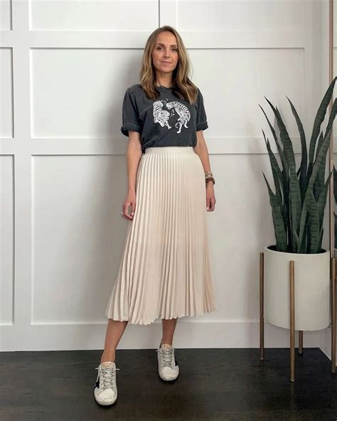 Ways To Wear Sneakers With Skirts Merrick S Art Pleated Skirt With