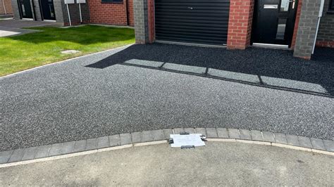 County Durham Starlight Resin Driveway With Charcoal Edging Blocks