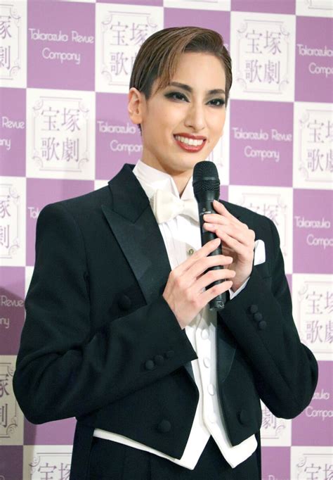 本拠地にサヨナラ宝塚歌劇花組トップ・柚香光「すべてが温かく、ギュッとして持って帰りたい」 スポーツ報知