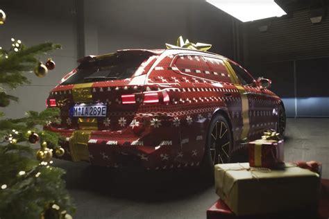 BMW анонсировала «заряженный» универсал M5 Touring в новогодней обертке ...