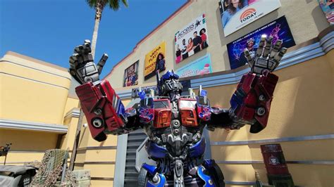 Meet Autobots Optimus Prime And Bumblebee Together At Universal Studios