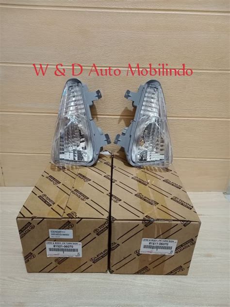 Lampu Sein Bumper Depan Toyota Innova Reborn Facelift Pcs