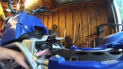 How To Remove Yamaha Banshee Carbs Youtube