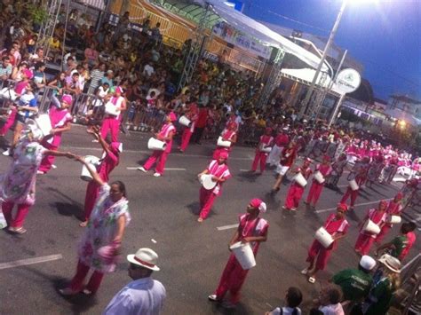 TIANGUÁ AGORA ESCOLAS DE SAMBA E AFOXÉS ENCERRAM DESFILES DO CARNAVAL