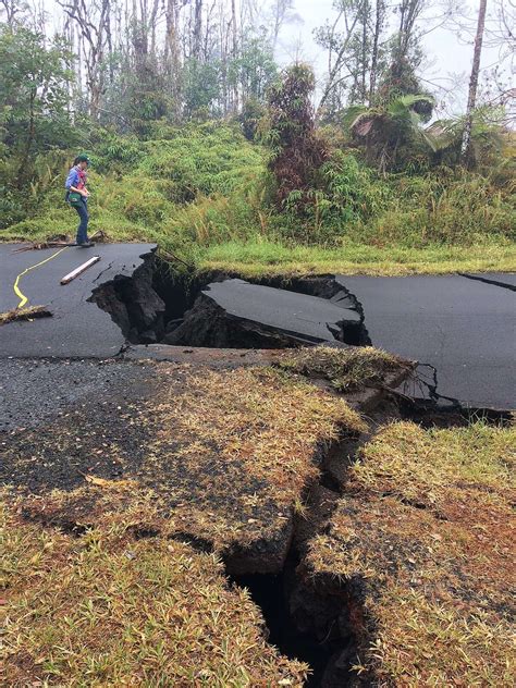 'Lava tornado' sends hot molten stuff flying as Kilauea volcano ...