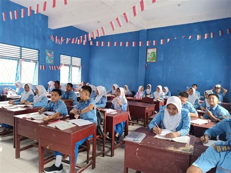 Heboh Mendikbud Ristek Ungkap Aturan Seragam Sekolah Baru 2024